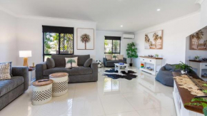 Hotels in Banksia Beach